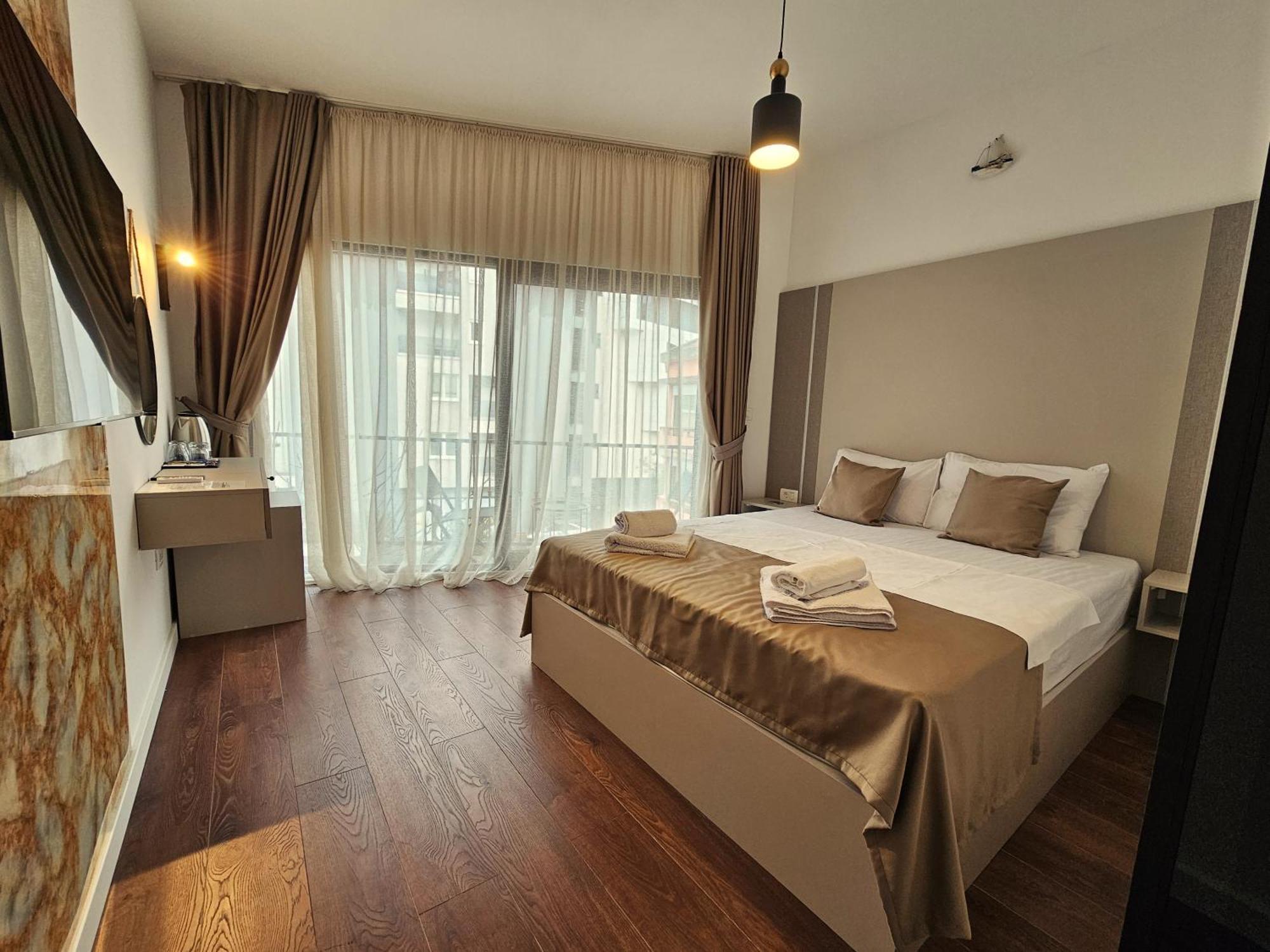 Lolo Luxury Rooms & Suites 부드바 외부 사진