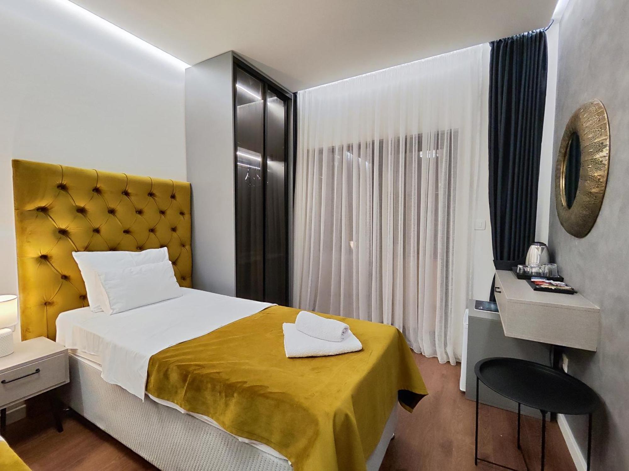 Lolo Luxury Rooms & Suites 부드바 외부 사진